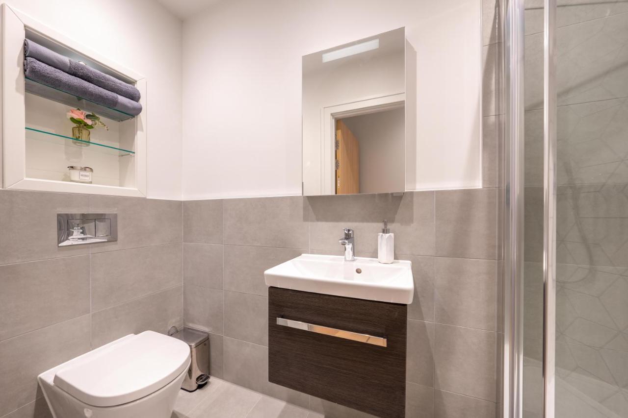 Cozy Apartments - Free Wifi And Parking Onsite Feltham Exterior foto